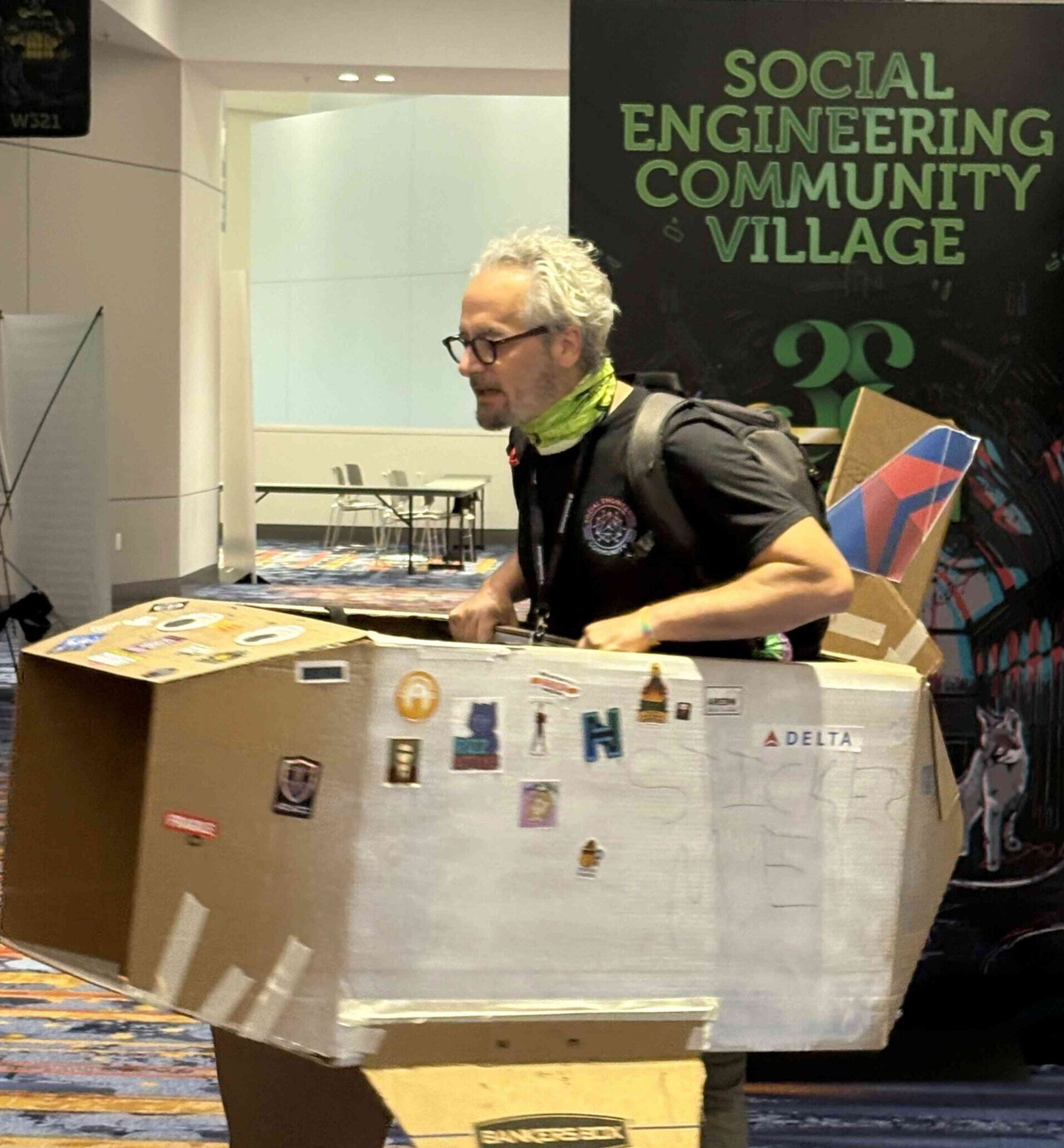 Beau Friedlander at the DEFCON Social Engineering Village